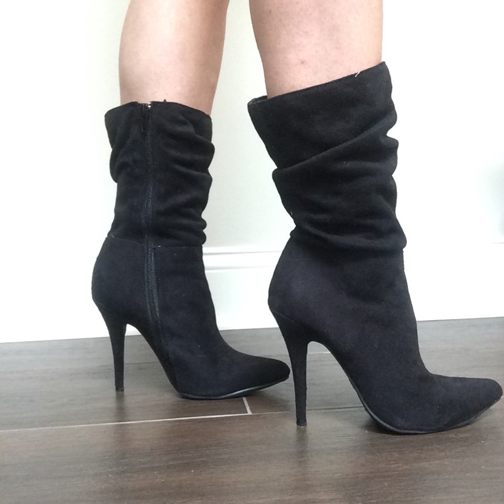 Black faux suede scrunch boots size 6